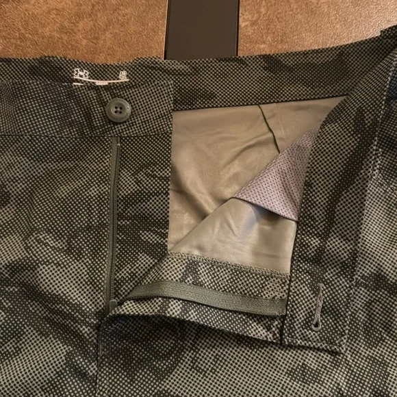 Under Armour Cargo Board Shorts - Picture 4 of 6